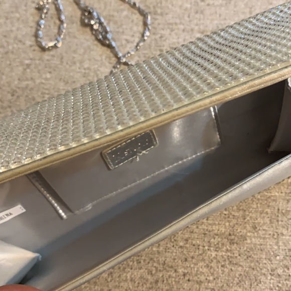 Sparkly sliver clutch - Picture 3 of 5